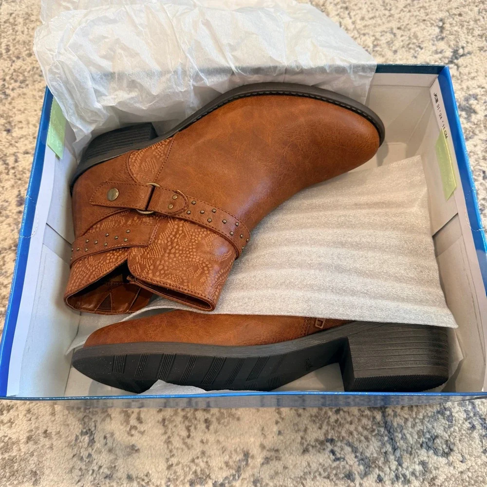 NIB EASY‎ STREET Womens Leda Tan Brown Studded Ankle Boots Size 9.5 M Western - Picture 7 of 9